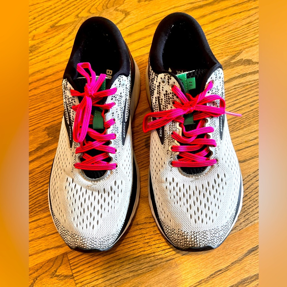 Brooks Ghost 11 Sneakers Running Shoes Pink Black White sz 10